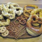 Kitchen Witch: Pretzel