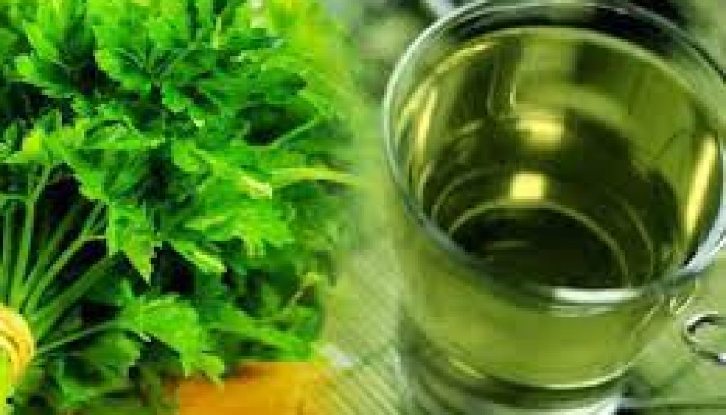HOW TO REMEDY SWOLLEN FEET WITH PARSLEY TEA