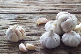 Kitchen Herbs for Witches: Garlic